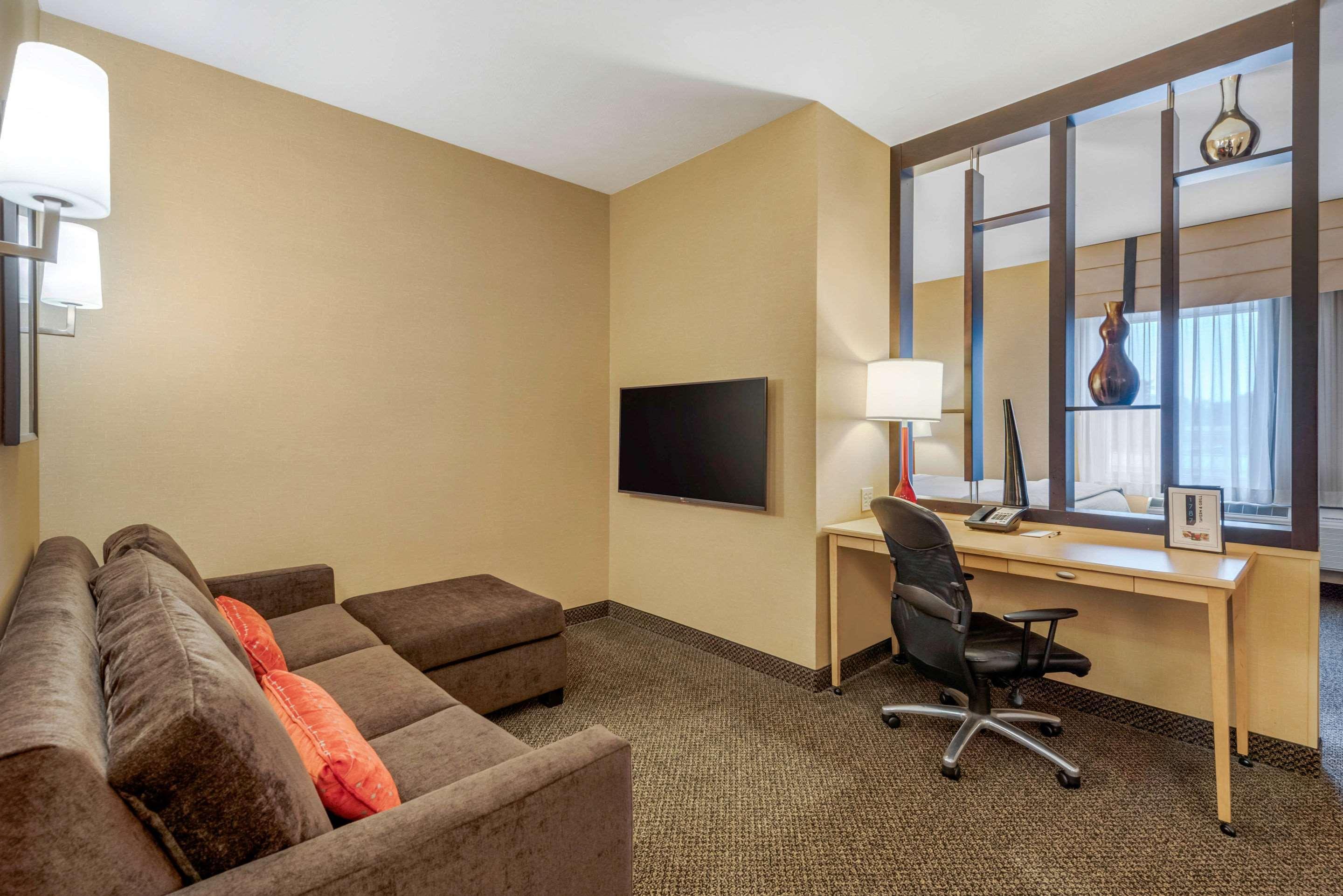 Cambria Hotel Akron - Canton Airport Uniontown Exterior photo